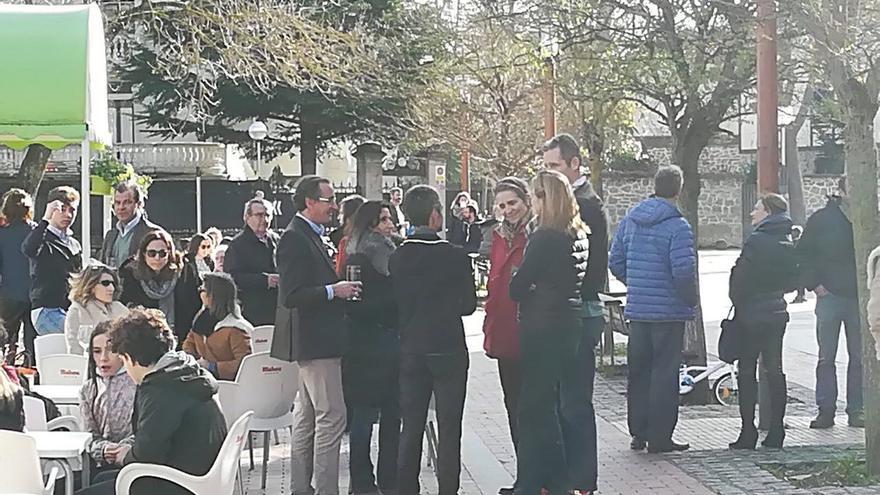Image result for El presidente del PP vasco, el exministro Alonso, de 'potes' con las infantas y Urdangarin en Vitoria