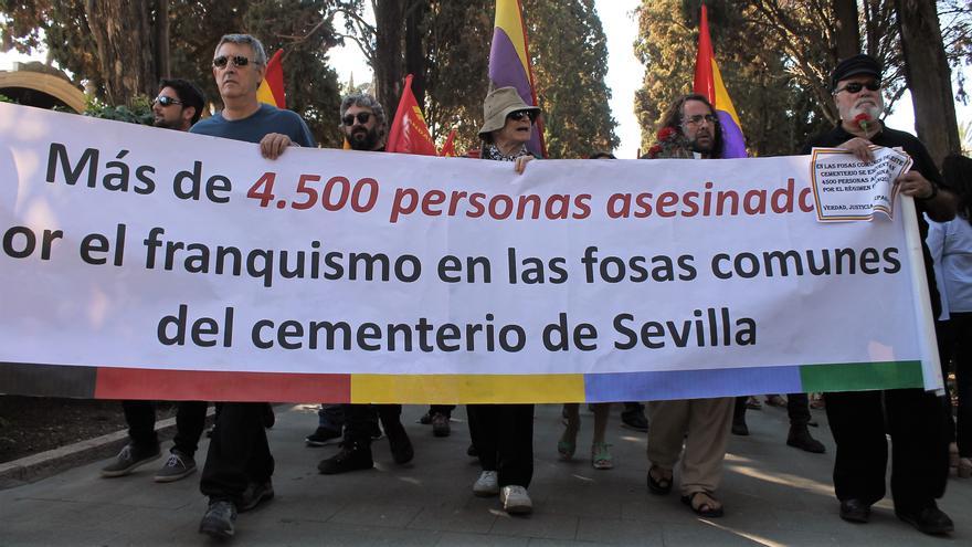 En las fosas de la capital de Andalucía hay más de 4.500 asesinados por el terrorismo de Franco. | JUAN MIGUEL BAQUERO