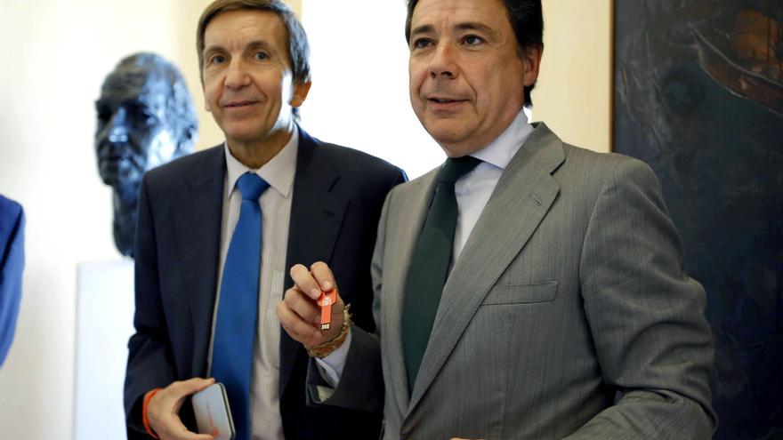 El fiscal jefe Anticorrupción, Manuel Moix, e Ignacio González, en un acto en 2012