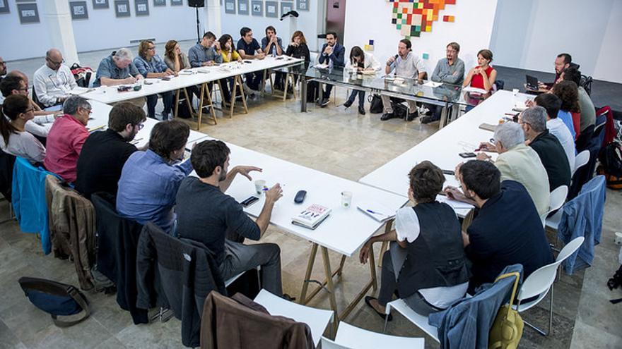 Asistentes a la reunión de Rumbo 2020 de Podemos, con presencia de IU, Catalunya en Comú y En Marea.