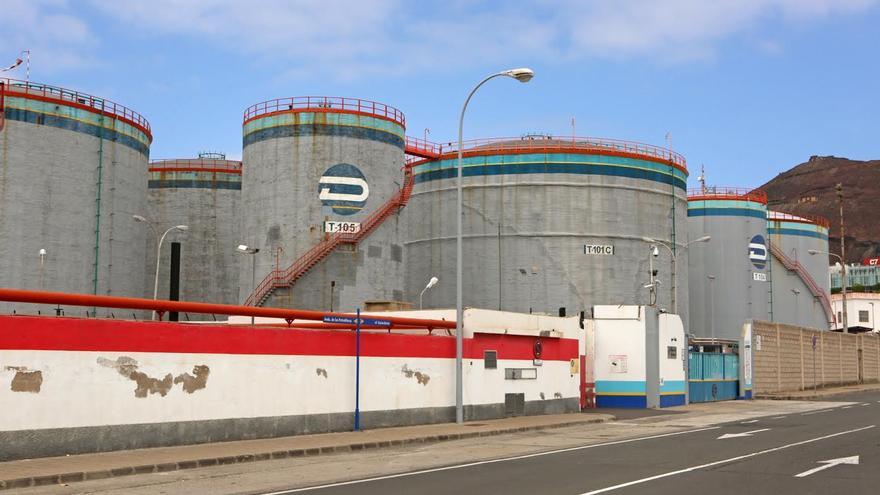 Depósitos de Petrologis en el Puerto de La Luz y de Las Palmas. (ALEJANDRO RAMOS)