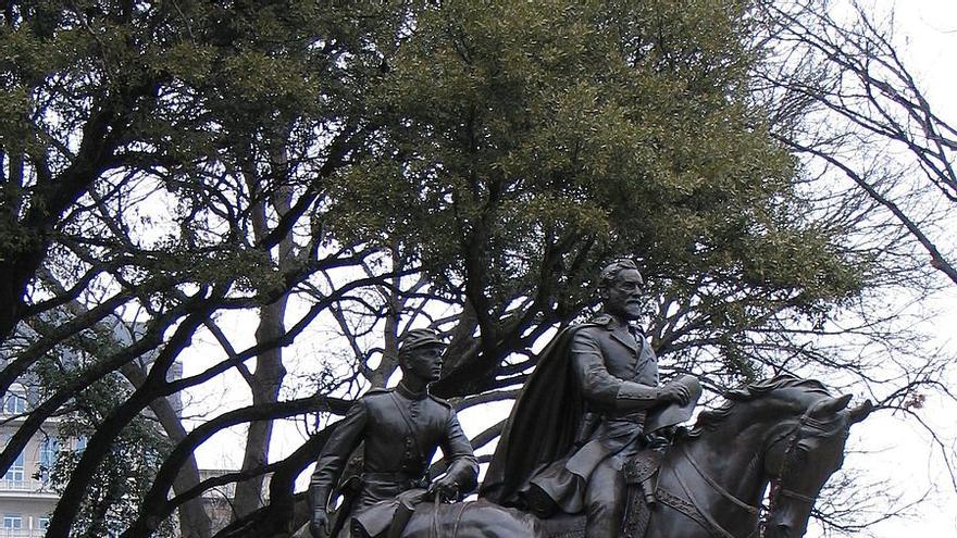 Estatua de Robert Lee en Dallas en 2007.