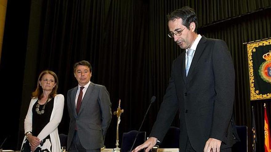 Fernando Suárez, rector, en su toma de posesión ante el expresidente Ignacio González