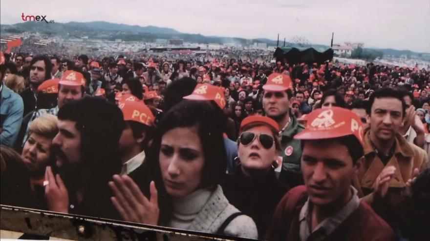 Fotografía tomada en una manifestación del PCE en 1977. | MANUEL DE COS