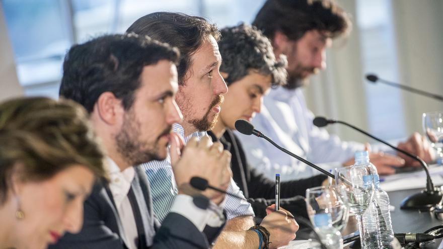 Yolanda Díaz, Alberto Garzón, Pablo Iglesias, Lucía Martín y Rafael Mayoral presentan la alternativa de Unidos Podemos a la ley de Contratos de Crédito Inmobiliario.