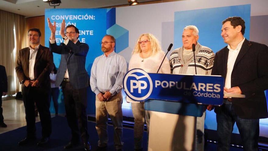 Mariano Rajoy junto a las familias de Sandra Palo y Marta del Castillo