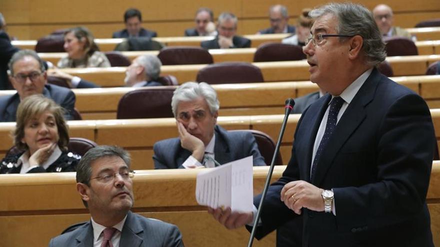 El ministro del Interior, Juan Ignacio Zoido, interviene en la sesión de control al Gobierno en el Senado, en Madrid. EFE/Zipi