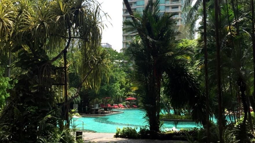 Piscina del Nai Lert Park Hotel en Bangkok, Thailandia. Foto: Jordi Sabaté.