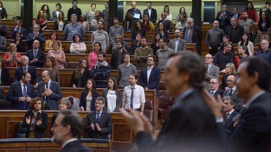 Los diputados de Unidos Podemos no aplauden al presidente argentino Mauricio Macri 
