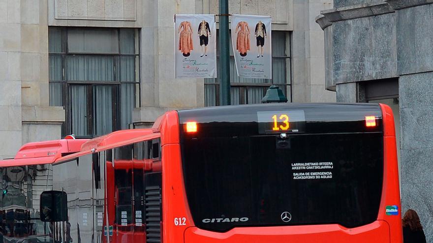Un autobús de Bilbobus circula por la capital vizcaína. Foto: Ayuntamiento de Bilbao