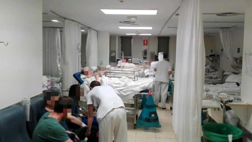 Una sala de urgencias con capacidad para seis pacientes con 19. / @Urgenciaslapaz