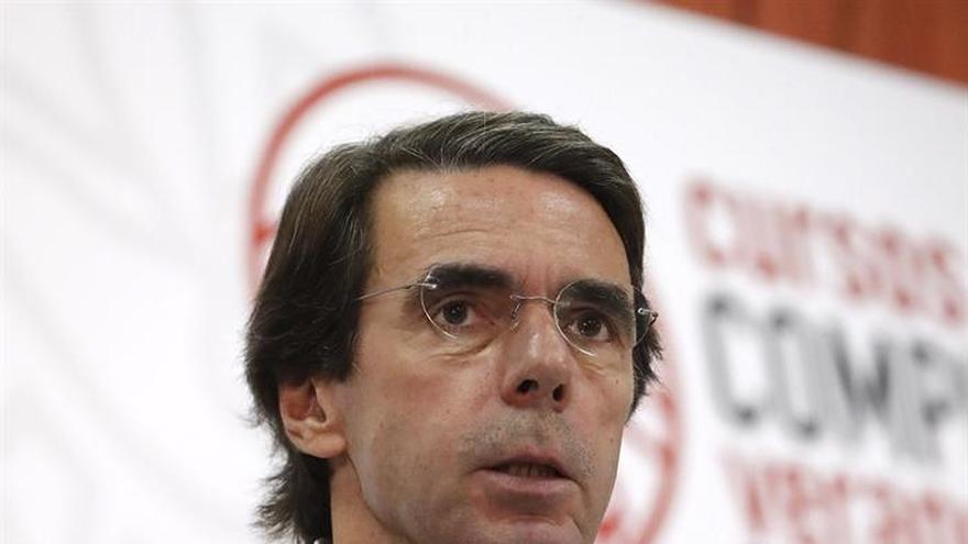 Aznar reclama a los partidos no nacionalistas formar una alternativa en Cataluña