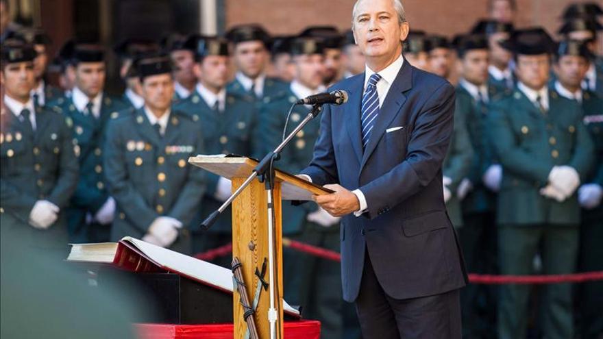 Fernández de Mesa avala la "exquisita profesionalidad de la Guardia Civil"