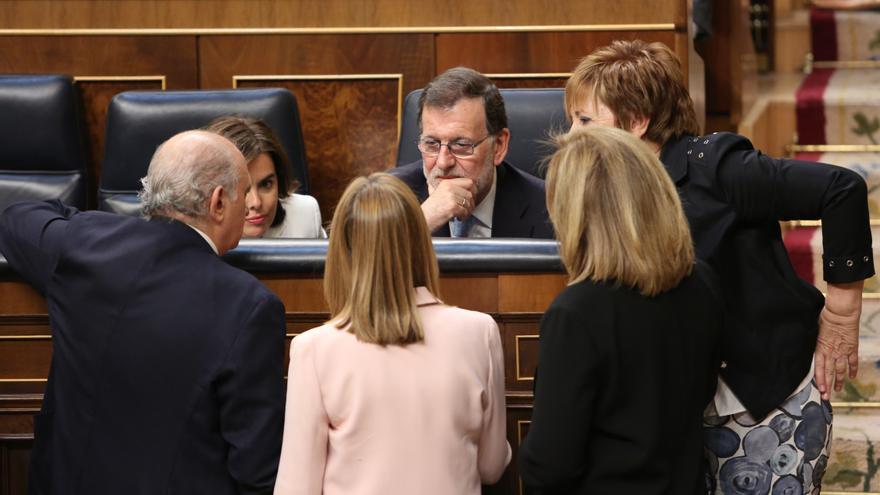 Jorge Fernández Díaz, Soraya Sáenz de Santamaría, Mariano Rajoy, Ana Pastor, Fátima Báñez y Celia Villalobos, en la constitución del Congreso, el 19 de julio de 2016.