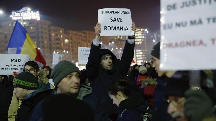 Presidente rumano, "preocupado" ante protestas por decreto sobre corrupción