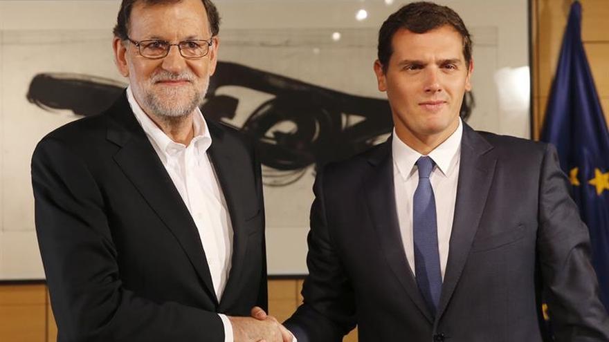 Rajoy y Rivera intentarán hoy impulsar una negociación para la investidura