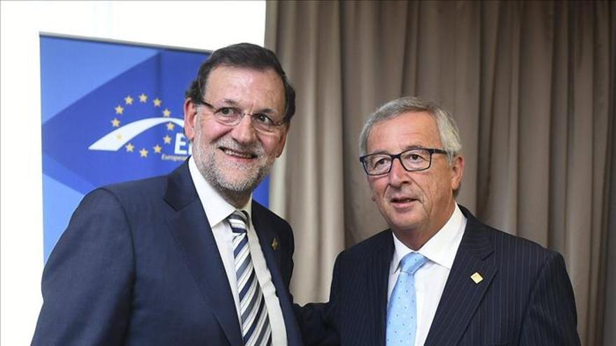 Rajoy dice estar satisfecho de su conversación con Juncker sobre Arias Cañete