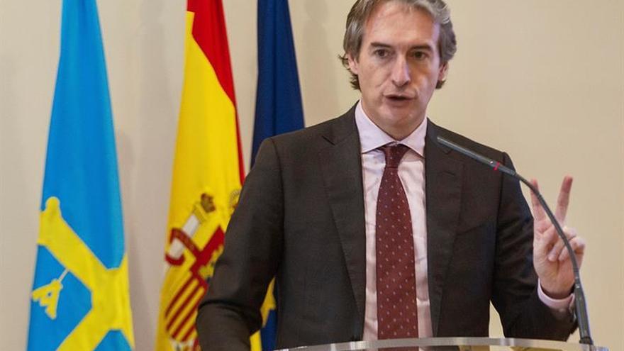 De la Serna alaba la gestión de Rajoy en Cataluña frente a los "irracionales"
