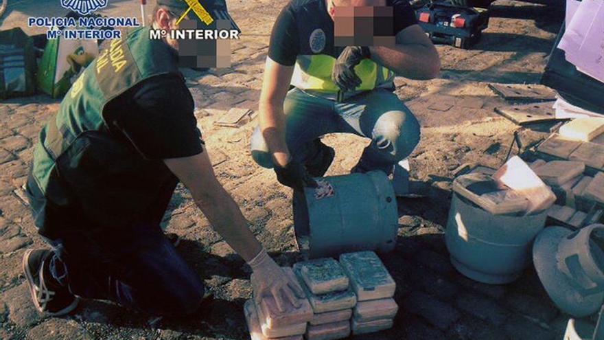 Trece detenidos de una red que introducía en España cocaína oculta en veleros   