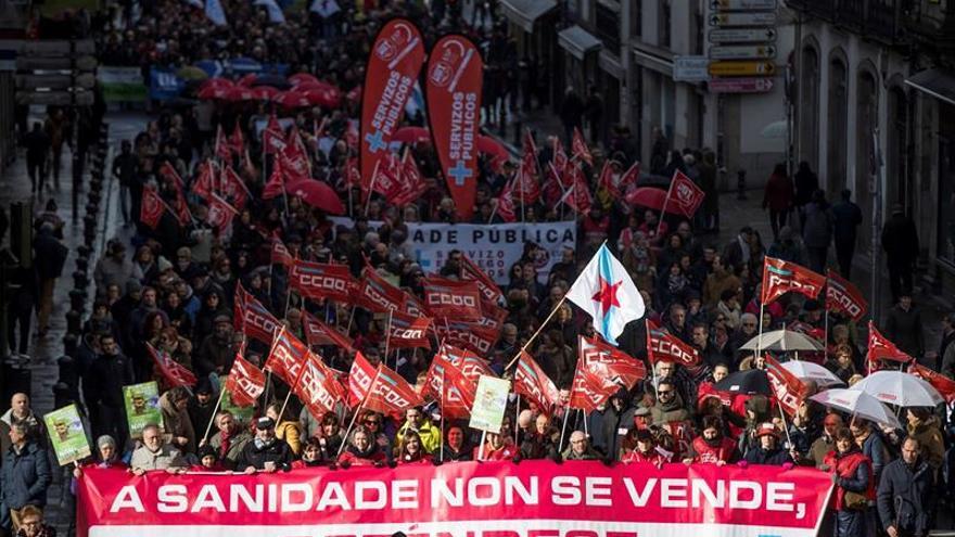 Santiago se llena de voces que claman contra privatización de sanidad gallega