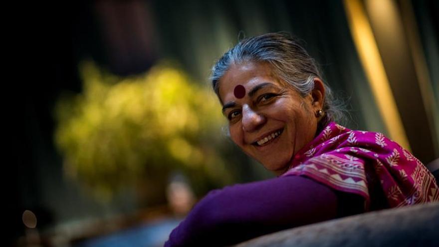 Vandana Shiva: "Lo que hacemos al suelo, nos lo hacemos a nosotros mismos"