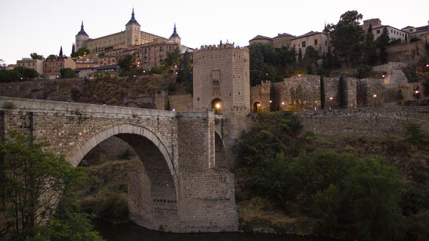 El Alcázar desde el Puente de Alcántara.