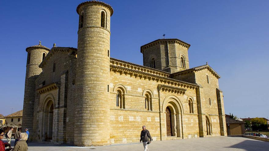 https://images.eldiario.es/viajarahora/San-Martin-Tours-Fromista-Romanico-Espana-arquitectura-medieval-Palencia-architecture-romanic-Spain-medieval-Camino-de-Santiago-St-James-Way_EDIIMA20171026_0016_19.jpg